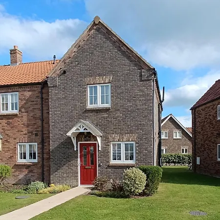 Holiday home Joes House - Part Of The The Bay Village With Pool, Gym And Direct Access, Pub, Restaurant, Tennis And Meadows Walks Filey