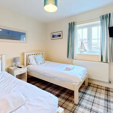 Joes House - Part Of The The Bay Village With Pool, Gym And Direct Access, Pub, Restaurant, Tennis And Meadows Walks