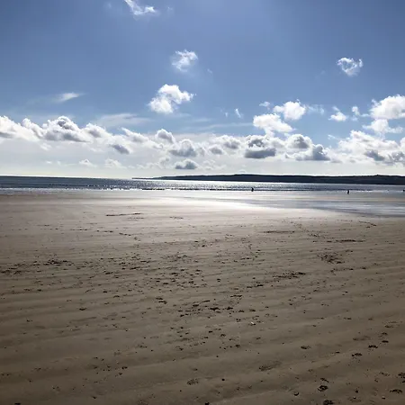 Joes House - Part Of The The Bay Village With Pool, Gym And Direct Access, Pub, Restaurant, Tennis And Meadows Walks Holiday home Filey