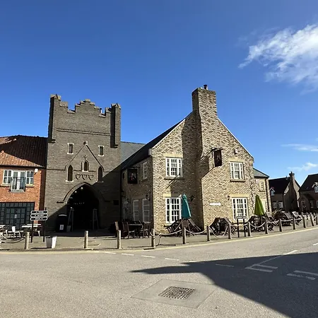 Joes House - Part Of The The Bay Village With Pool, Gym And Direct Access, Pub, Restaurant, Tennis And Meadows Walks