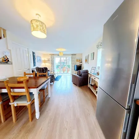 Joes House - Part Of The The Bay Village With Pool, Gym And Direct Access, Pub, Restaurant, Tennis And Meadows Walks Holiday home Filey