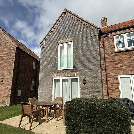 Joes House - Part Of The The Bay Village With Pool, Gym And Direct Access, Pub, Restaurant, Tennis And Meadows Walks * Filey