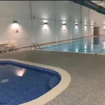 Joes House - Part Of The The Bay Village With Pool, Gym And Direct Access, Pub, Restaurant, Tennis And Meadows Walks *