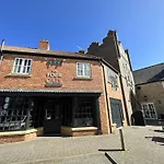 Joes House - Part Of The The Bay Village With Pool, Gym And Direct Access, Pub, Restaurant, Tennis And Meadows Walks *