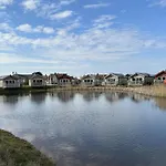 Joes House - Part Of The The Bay Village With Pool, Gym And Direct Access, Pub, Restaurant, Tennis And Meadows Walks *