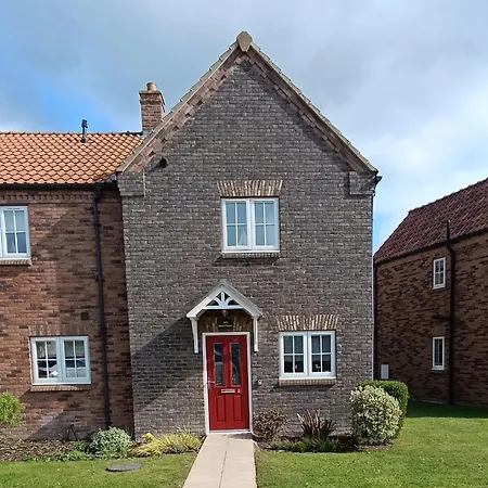 Joes House - Part Of The The Bay Village With Pool, Gym And Direct Access, Pub, Restaurant, Tennis And Meadows Walks
